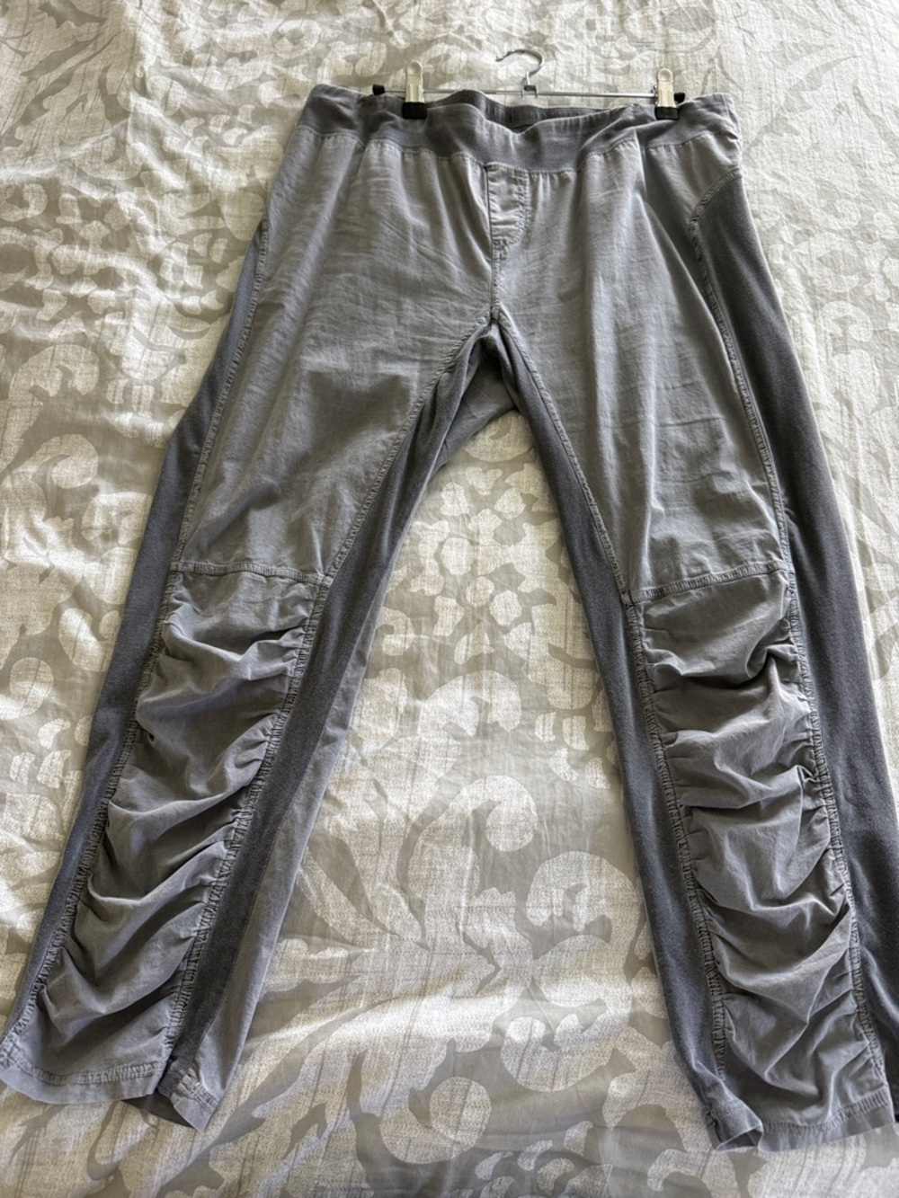 XCVI size Large Gray Ruched Side-Panel Leggings